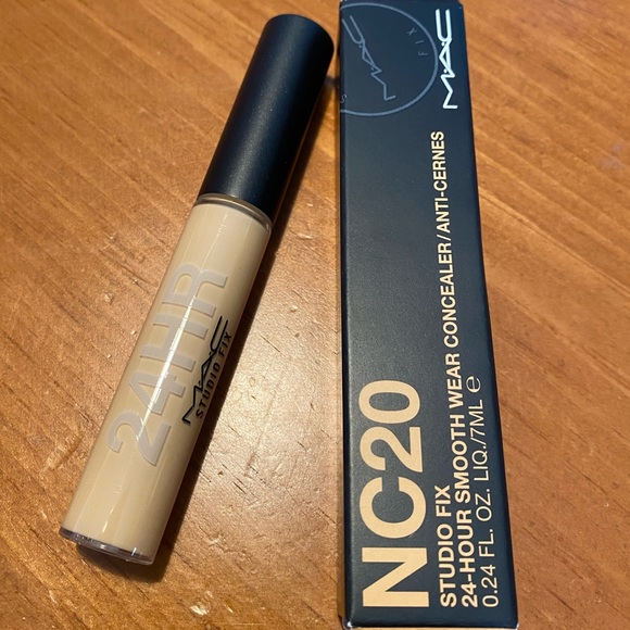 MAC Studio Fix 24-Hour Smooth Wear Concealer NC20 - Picture 3 of 12